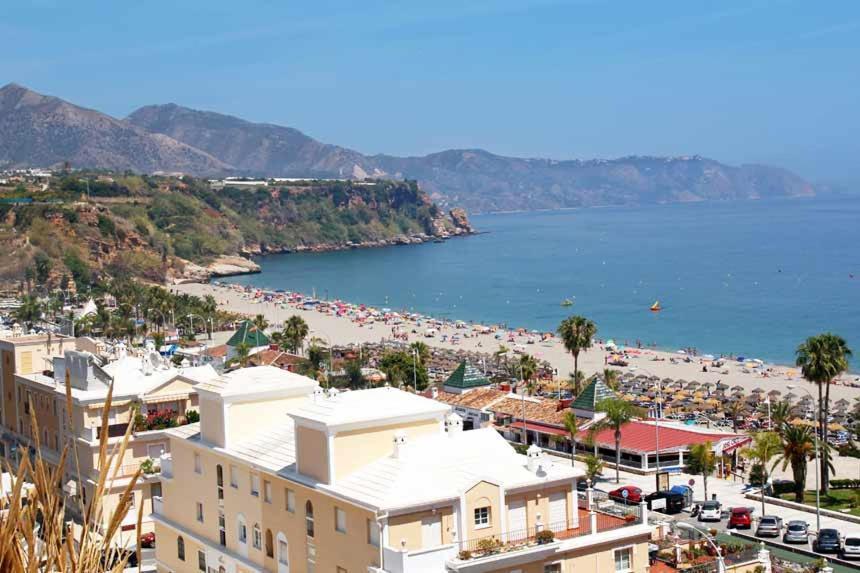 Bonito Piso A 300M De La Playa Nerja Apartment Exterior photo