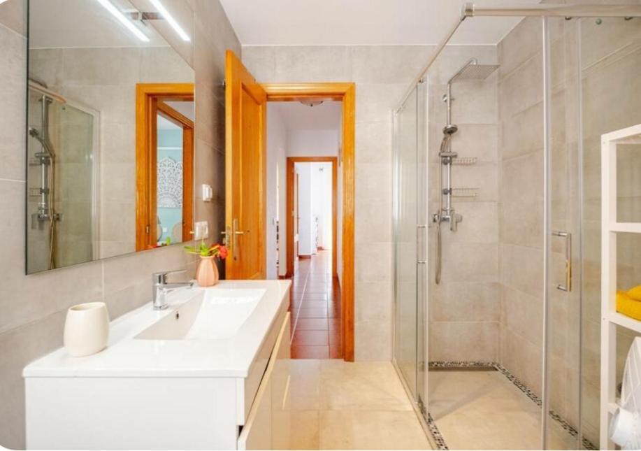 Bonito Piso A 300M De La Playa Nerja Apartment Exterior photo