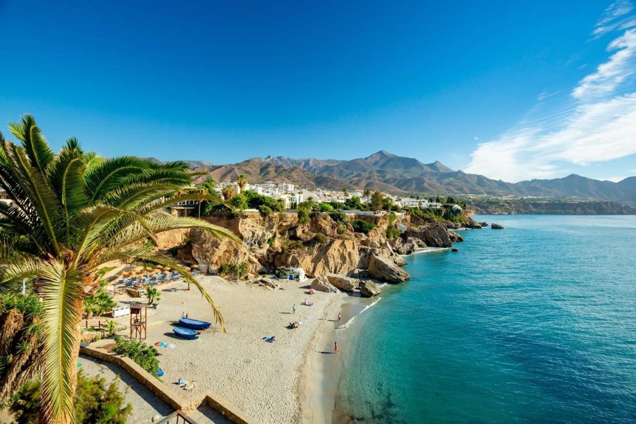 Bonito Piso A 300M De La Playa Nerja Apartment Exterior photo